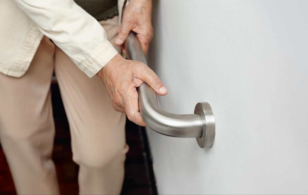 eldery-woman-using-handrails